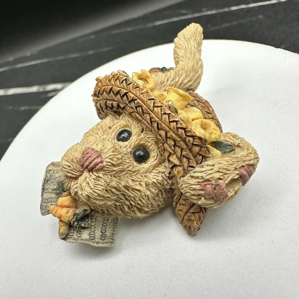 Vintage Boys Bears Daphne Straw Hat Rabbit With Carrot Bear wear Brooch Pin 2 In